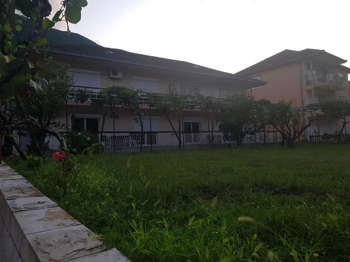 Проживание в семье Guest House Miki Игало-9