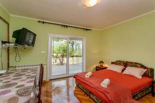 Проживание в семье Guest House Miki Игало Двухместный номер с 1 кроватью и общей ванной комнатой-6