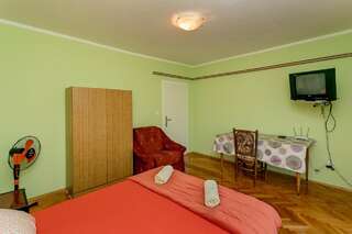 Проживание в семье Guest House Miki Игало Двухместный номер с 1 кроватью и общей ванной комнатой-8