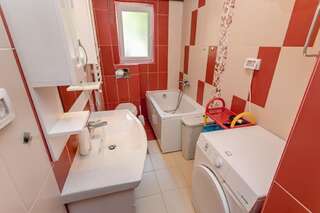 Проживание в семье Guest House Miki Игало Трехместный номер с общей ванной комнатой-20