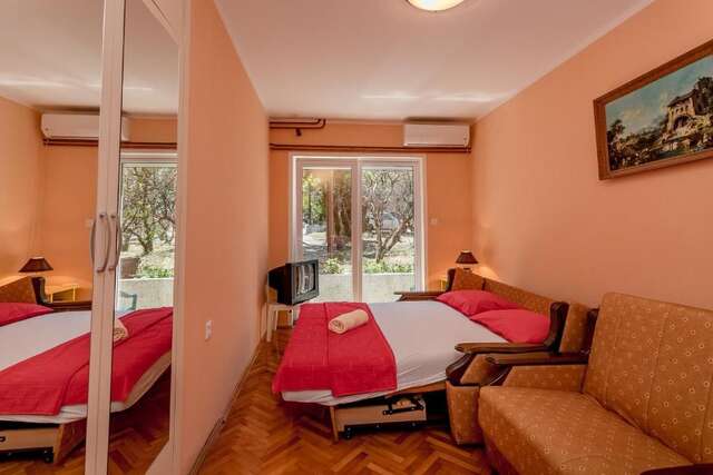 Проживание в семье Guest House Miki Игало-63